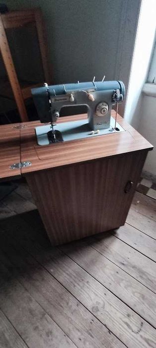 Maquina de Costura "Suprema"
