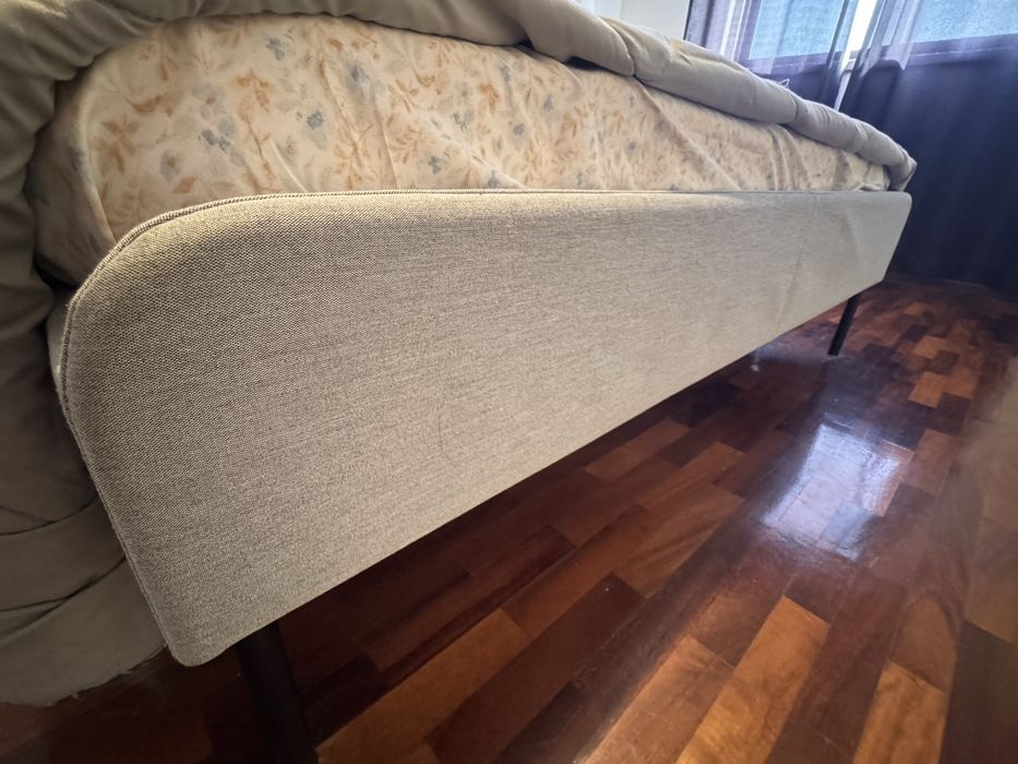 Cama de Casal Ikea