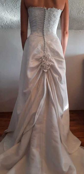 Suknia ślubna z trenem Cara Mia rozmiar 8