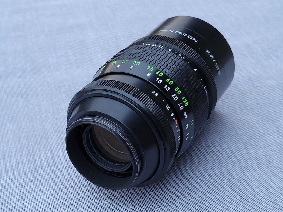 Teleobiektyw Pentacon f2.8, 135 m, oryginalne etui, stan BDB+