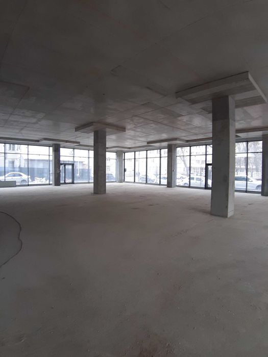 Продаж фасадного приміщення в БЦ по вул. Хімічній , 1328 м2