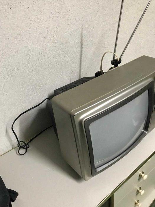 TELEVISÃO DE 15" marca SAVANA