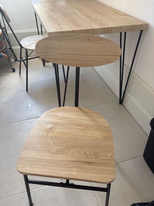 Mesa de jantar com 4 cadeiras