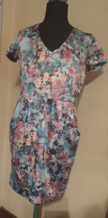Sukienka w kwiaty H&M