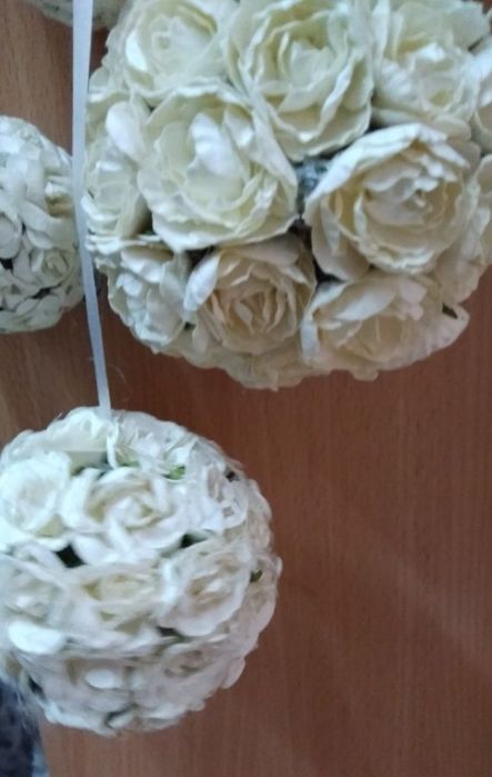 Праздничная подвеска, шары из роз