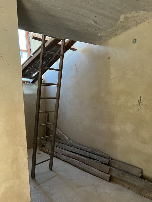 Продажа двоповерхового дуплекса - пів будинку - на Росі