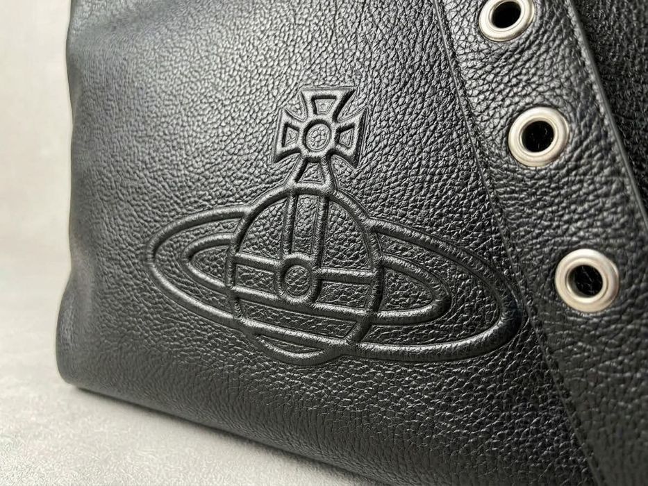 Стильна та містка сумка Vivienne Westwood