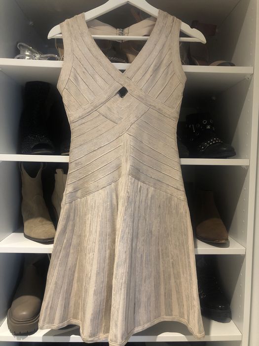 Sukienka bandazowa Yoshe