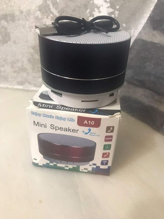 Coluna de som Bluetooth portátil nova