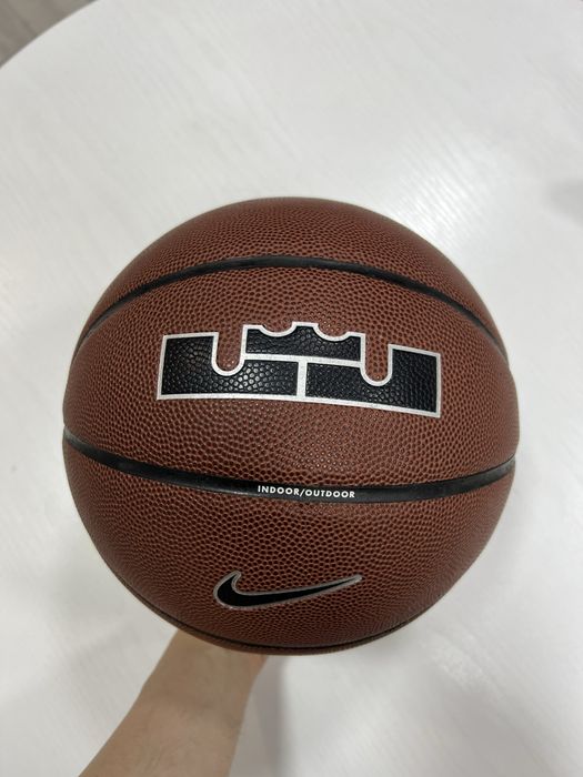 Оригінальний баскетбольний мʼяч Nike LeBron James Indoor/Outdoor