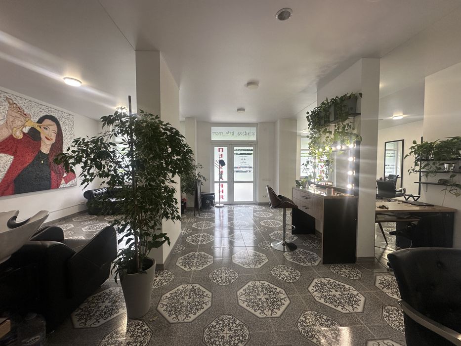 Фасадне комерційне приміщення 95 м² з ремонтом, Антонича 11