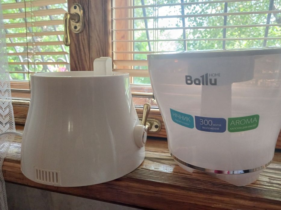 Зволожувач повітря з арома.