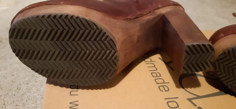Botas em pele, da marca Xuz nº39