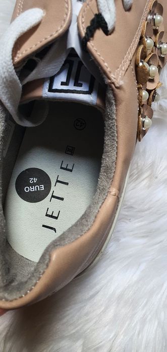 Buty Jette nowe oryginalne Rozmiar 42 beżowe snakersy