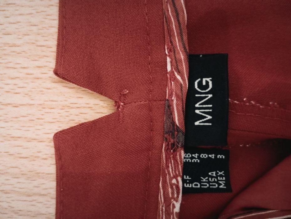 Calças vermelhas da Mango