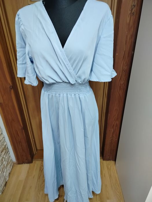 Śliczna sukienka w kolorze jasnego błękitu S/M