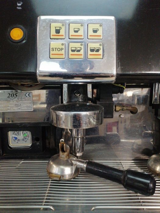 Máquina de café comercial e filtro de água incluídos