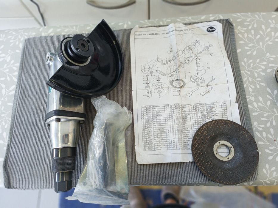 Rebarbadora pneumática