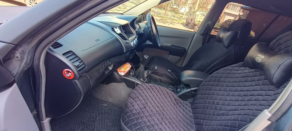 Mitsubishi L200  в ідеальному стані