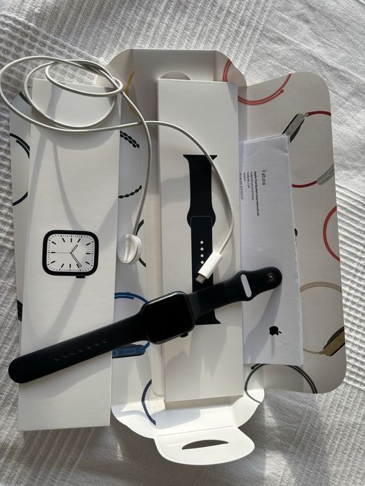 Apple Watch Series 7 45mm GPS + Cellular – Midnight