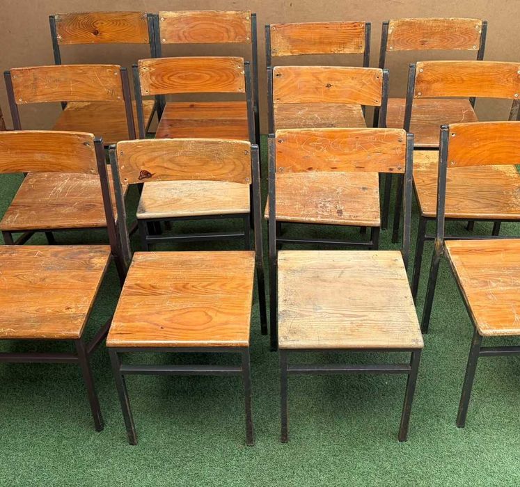 Cadeiras escolares antigas 12 unidades