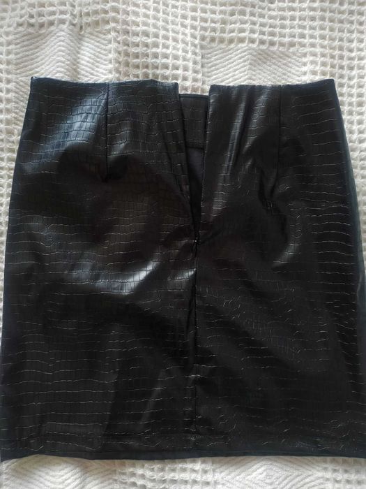 Saia de cabedal preta