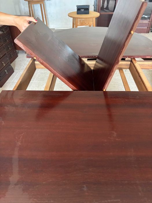 Mesa Classica extensivel de madeira mogno