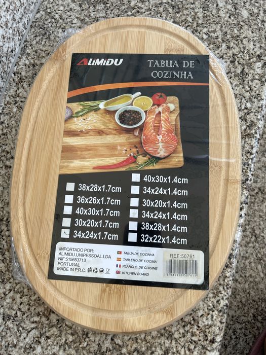 Tábua individual ou conjunto de madeira culinária nova