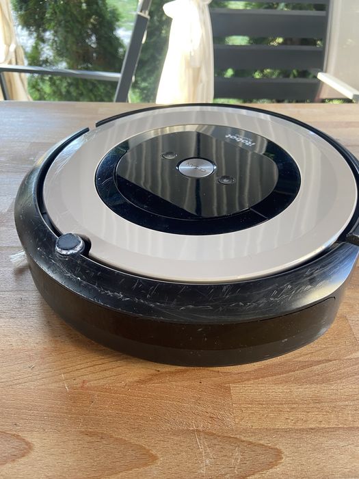 Robot odkurzający sprzątający firmy iRobot Roomba e5