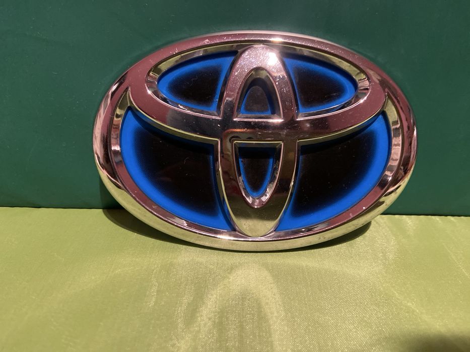 Emblemat Logo Toyota Hybrid Yaris Corolla E 21