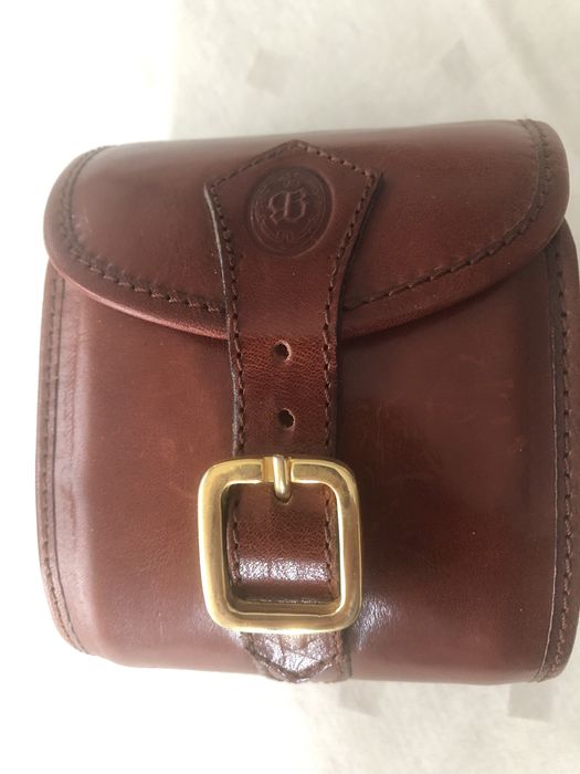 Porta-cintos em pele