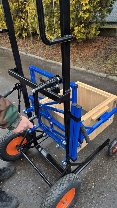 Wózek pszczelarski do pracy z korpusami