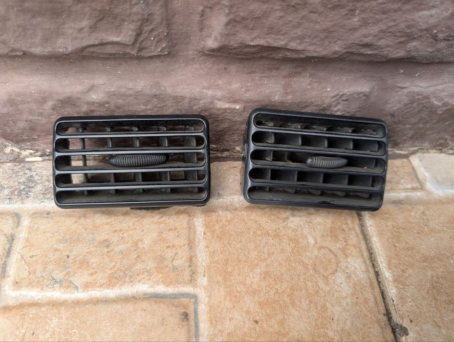 Toyota Corolla решетки вентиляции