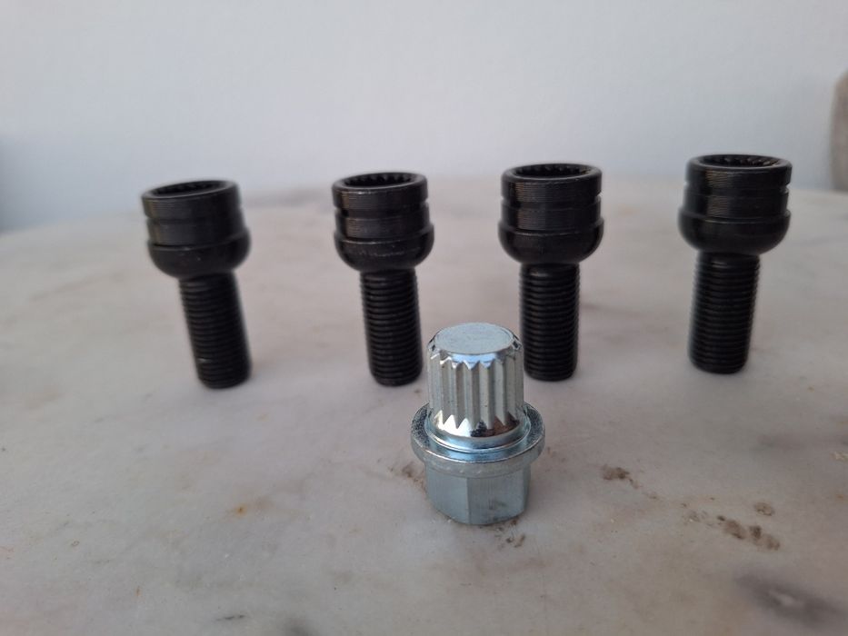 Parafuso para roda de carro