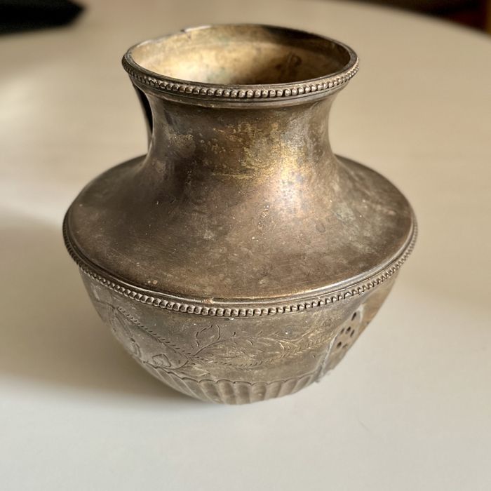 Vaso de latão da Guiné-Bissau