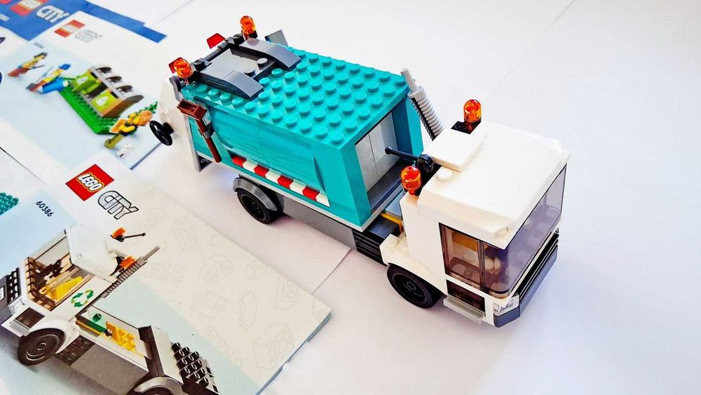 Lego City 60386 Recycling Truck em peças novas montado