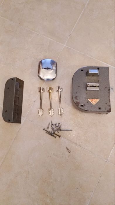 Fechadura com 4 trancas