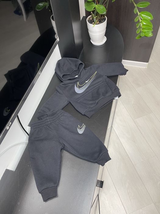 Костюм Nice, кофта Puma, джинси Next, Zara, F&F, H&M, Primark