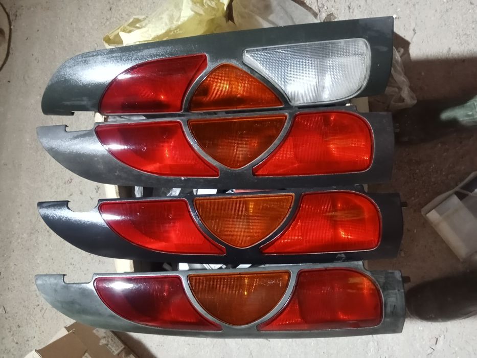 Farolim Renault Kangoo esquerdo e direito