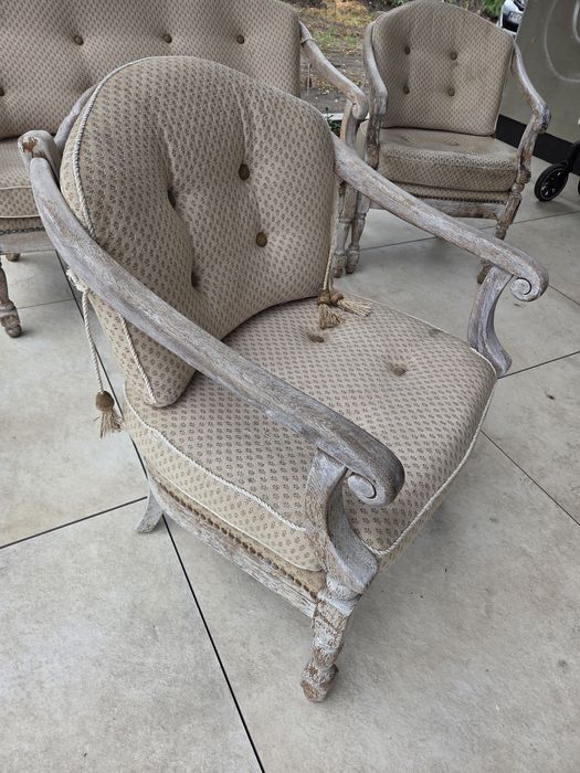 Zestaw mebli drewnianych