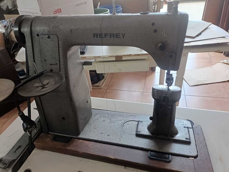 Maquina de duas agulhas refrey
