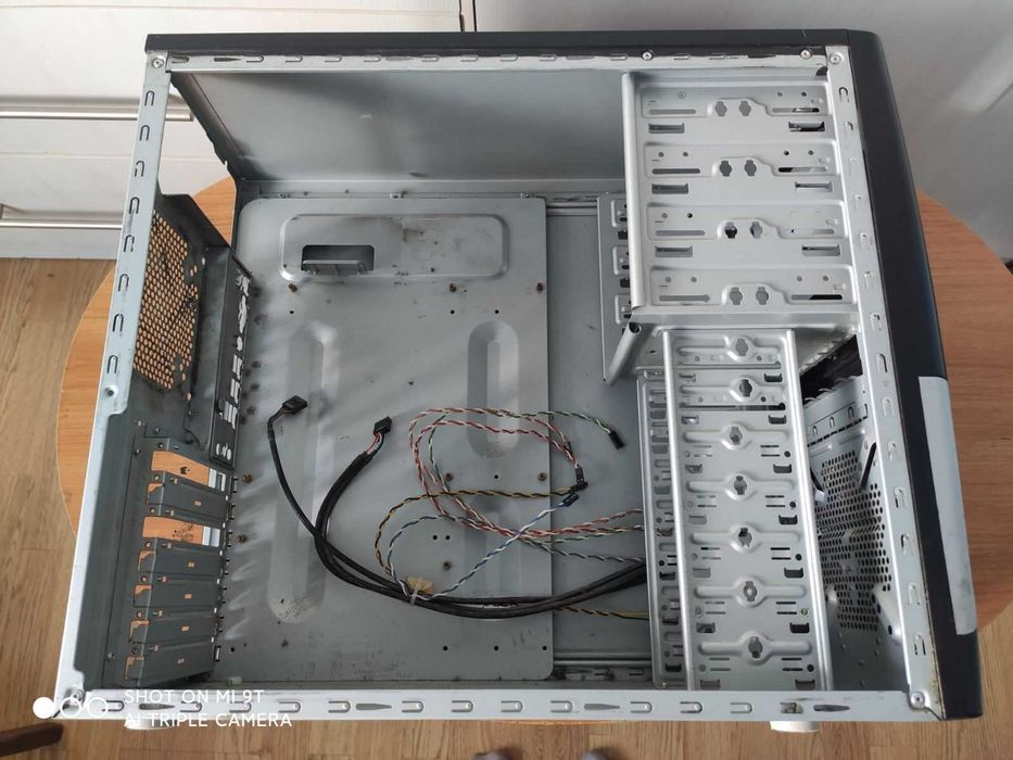 Якісний комп'ютерний корпус ATX / Tower