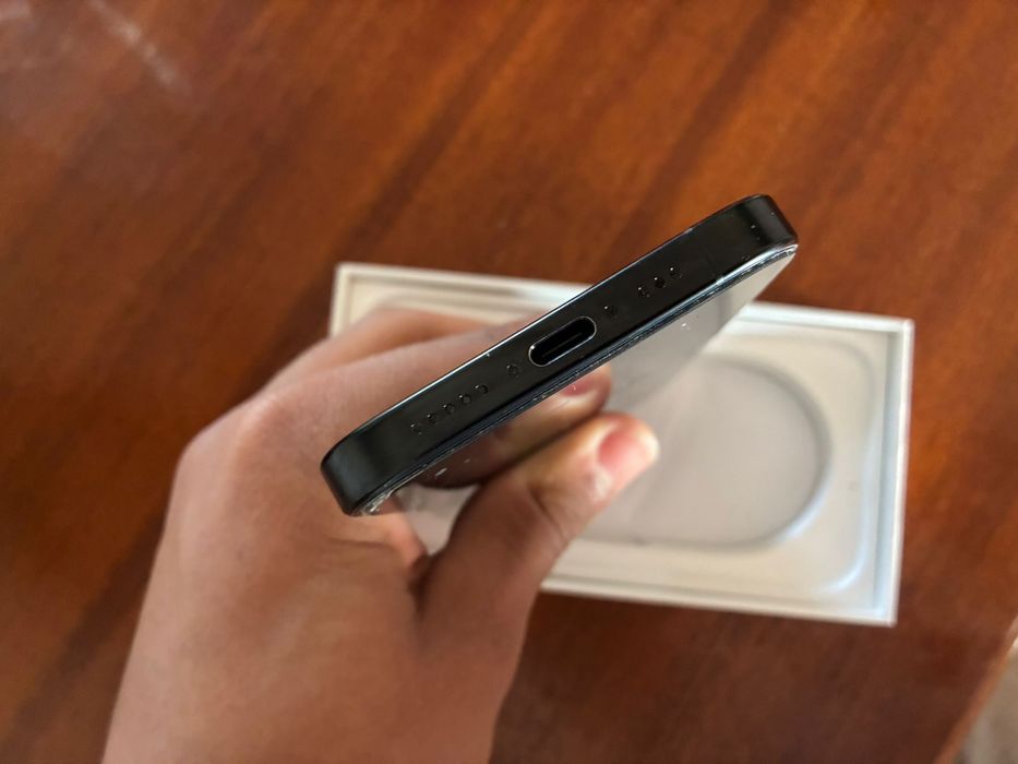 Iphone 16 pro bateria 99 %_