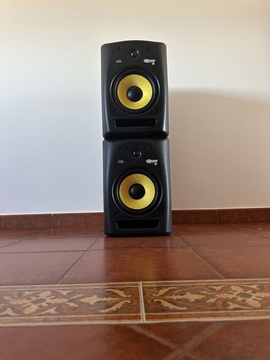 Par de colunas KRK Rokit 8