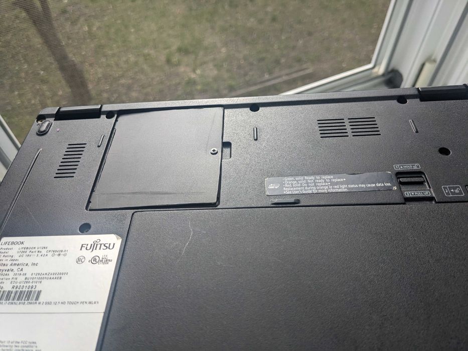 Fujitsu Lifebook U729x | 12.5" HD | i7-8565U 4c/8t | 8 ddr4 | 256 nvme