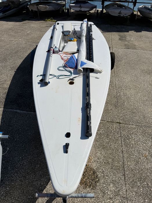 ILCA - 4 (base) e 6 (base + 3 velas), 2021, carrinho, capa, foils - usado