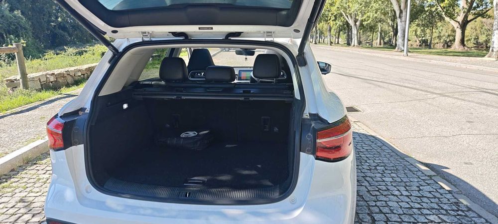 MG EHS Luxury -  Hybrid Plug-in