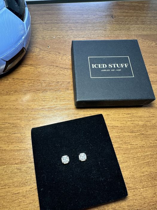 Срібні сережки-гвоздики Iced Stuff колір біле золото як нові