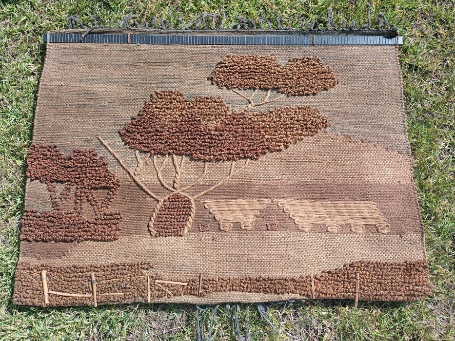 Tapeçaria artesanal de parede (art de la table /  1970 ou 1980):
Belíssima peça em perfeito estado de conservação .
Medidas: 100/75cm