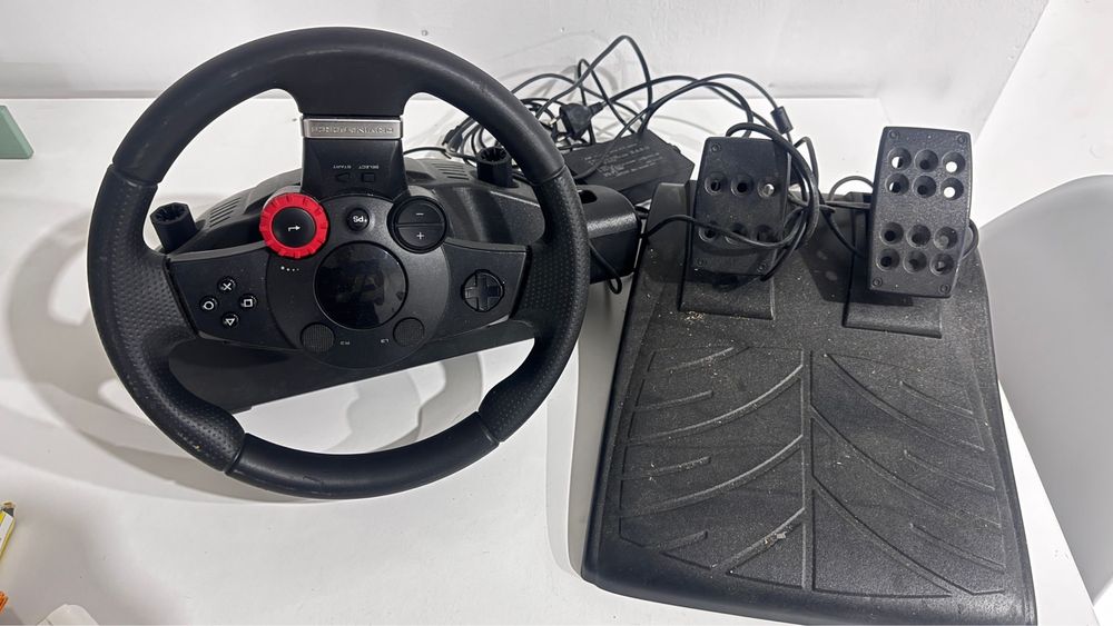 Volante Logitech Driving Force EX com pedais (PS2/PS3/PC)